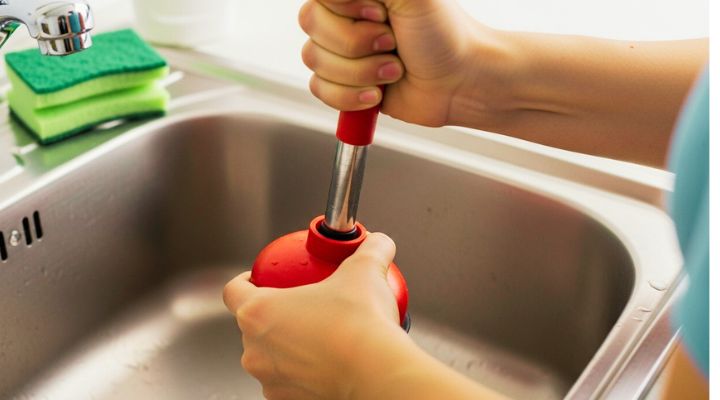 SECRET plumbers trick: Unblock a clogged drain in SECONDS